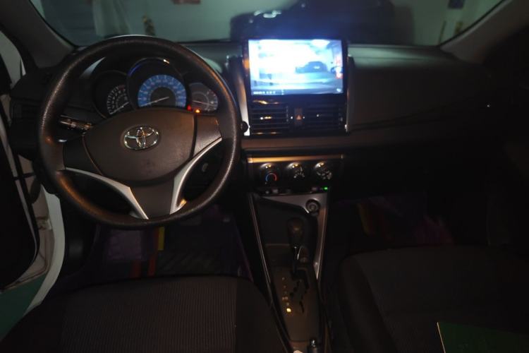 Used Toyota YARiS L Zhi Xuan 2015 1.5E Automatic Charm Edition Center Console
