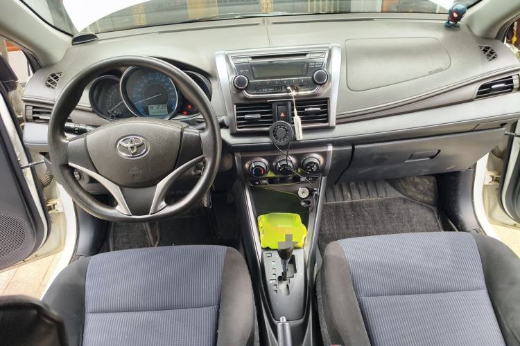 Used Toyota YARiS L Zhi Xuan 2015 1.5E Automatic Charm Edition Center Console