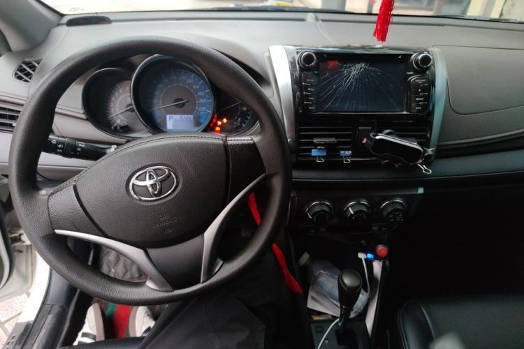 Used Toyota YARiS L Zhi Xuan 2015 1.5E Automatic Charm Edition Center Console