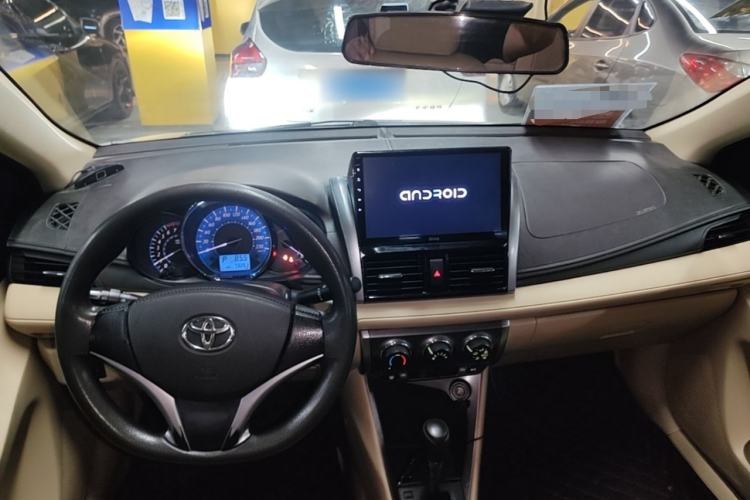 Used Toyota YARiS L Zhi Xuan 2015 1.5E Automatic Charm Edition Center Console