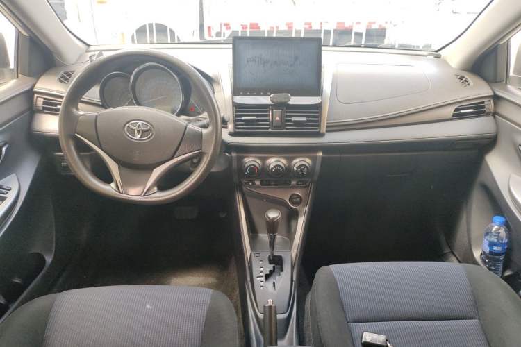 Used Toyota YARiS L Zhi Xuan 2015 1.5E Automatic Charm Edition Center Console