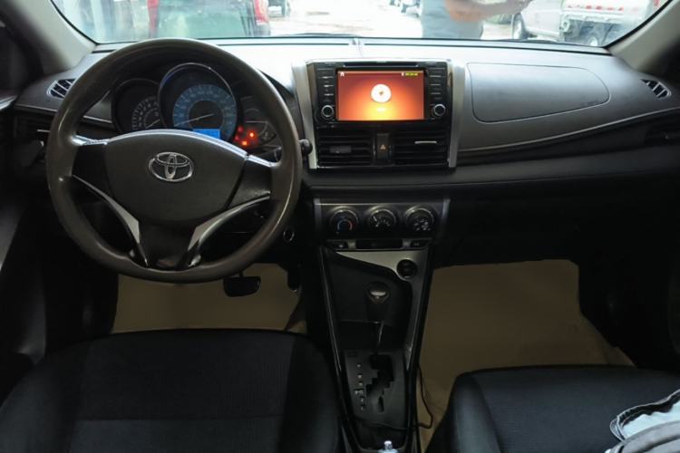 Used Toyota YARiS L Zhi Xuan 2015 1.5E Automatic Charm Edition Center Console