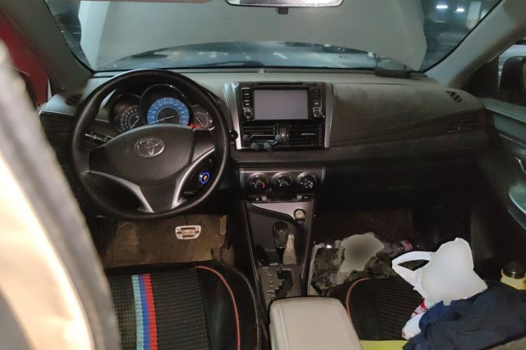 Used Toyota YARiS L Zhi Xuan 2015 1.5E Automatic Charm Edition Center Console