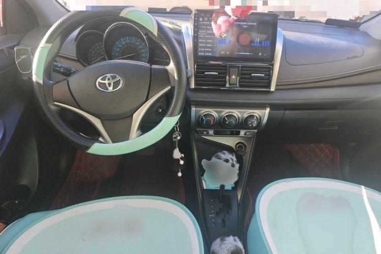 Used Toyota YARiS L Zhi Xuan 2015 1.5E Automatic Charm Edition Center Console