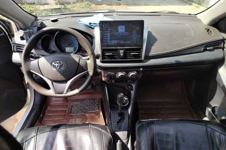 Used Toyota YARiS L Zhi Xuan 2015 1.5E Automatic Charm Edition Center Console