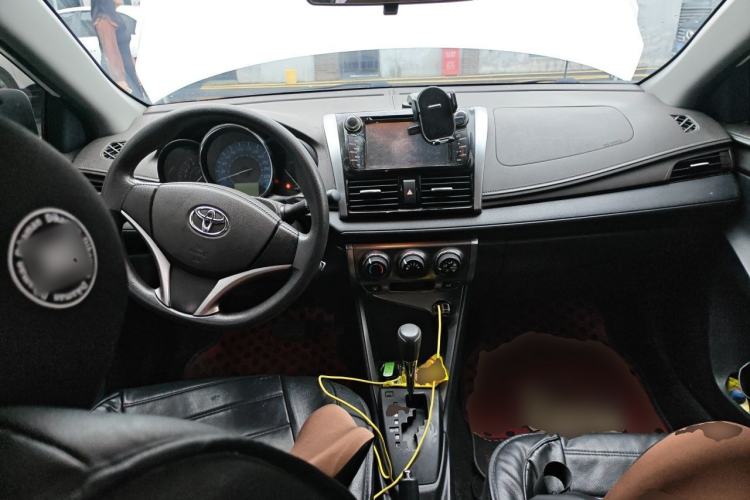Used Toyota YARiS L Zhi Xuan 2015 1.5E Automatic Charm Edition Center Console