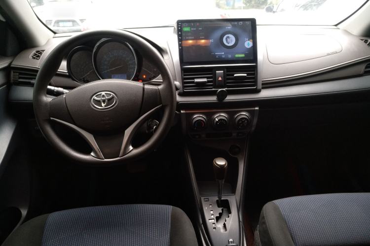 Used Toyota YARiS L Zhi Xuan 2015 1.5E Automatic Charm Edition Center Console
