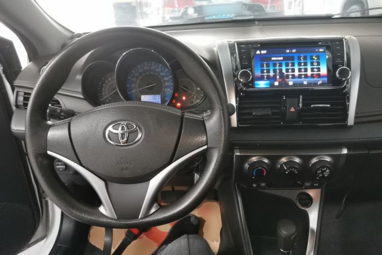 Used Toyota YARiS L Zhi Xuan 2015 1.5E Automatic Charm Edition Center Console