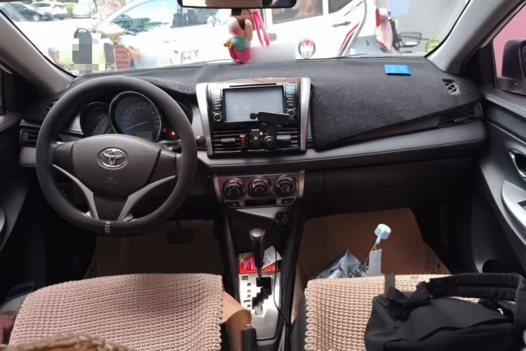 Used Toyota YARiS L Zhi Xuan 2015 1.5E Automatic Charm Edition Center Console