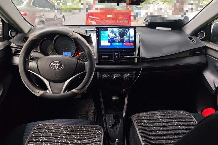 Used Toyota YARiS L Zhi Xuan 2015 1.5E Automatic Charm Edition Center Console