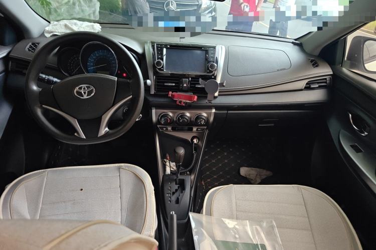 Used Toyota YARiS L Zhi Xuan 2015 1.5E Automatic Charm Edition Center Console
