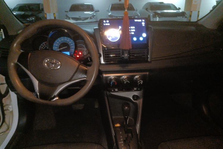Used Toyota YARiS L Zhi Xuan 2015 1.5E Automatic Charm Edition Center Console