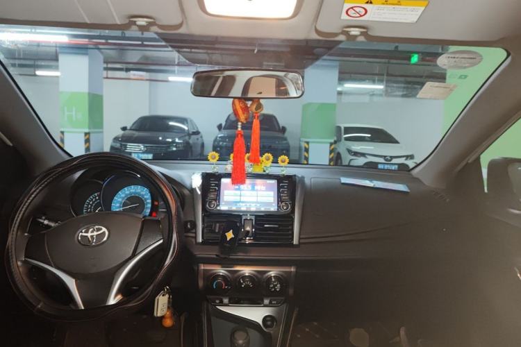 Used Toyota YARiS L Zhi Xuan 2015 1.5E Automatic Charm Edition Center Console