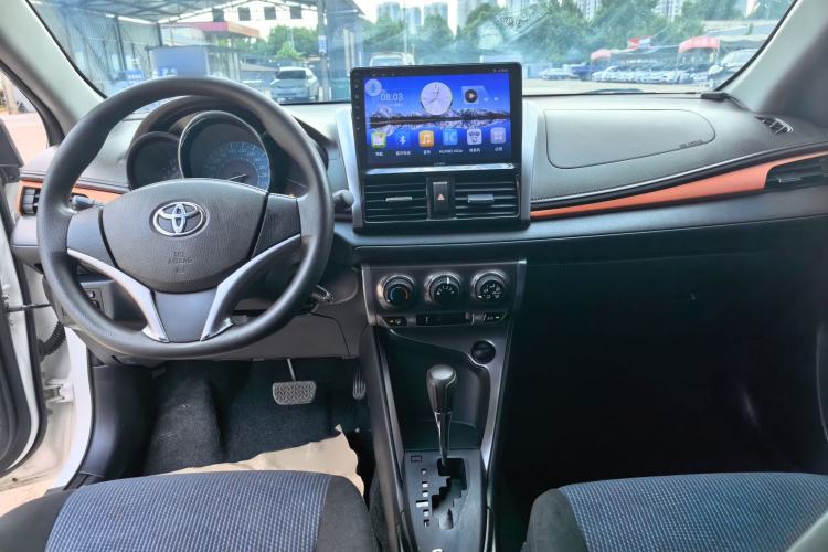Used Toyota YARiS L Zhi Xuan 2015 1.5E Automatic Charm Edition Center Console