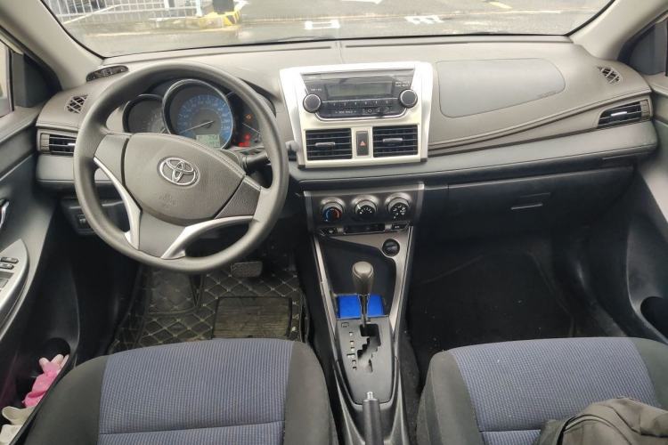 Used Toyota YARiS L Zhi Xuan 2015 1.5E Automatic Charm Edition Center Console
