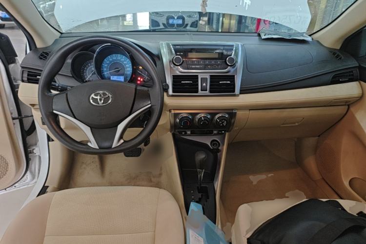 Used Toyota YARiS L Zhi Xuan 2015 1.5E Automatic Charm Edition Center Console
