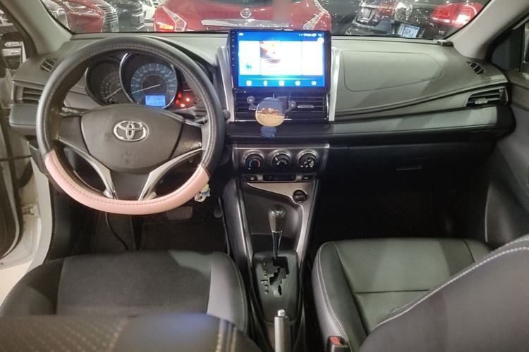 Used Toyota YARiS L Zhi Xuan 2015 1.5E Automatic Charm Edition Center Console