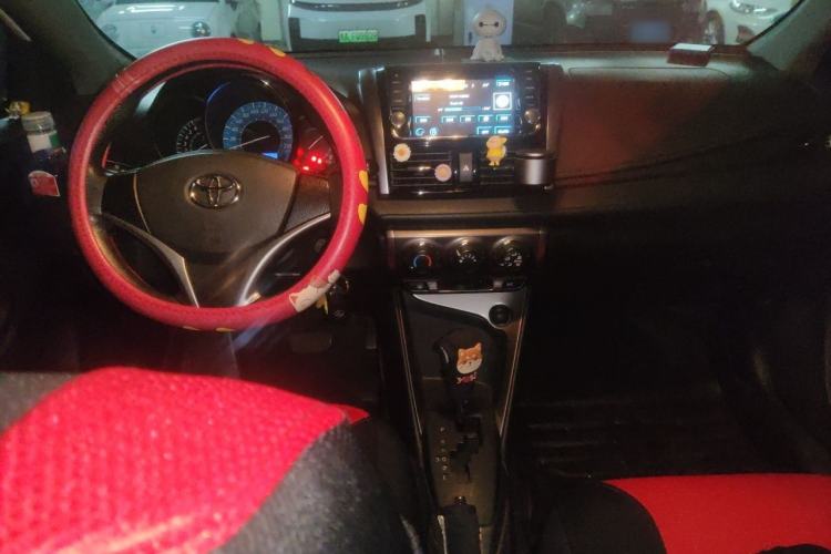 Used Toyota YARiS L Zhi Xuan 2015 1.5E Automatic Charm Edition Center Console