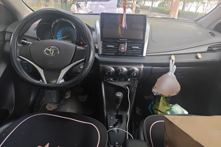 Used Toyota YARiS L Zhi Xuan 2015 1.5E Automatic Charm Edition Center Console