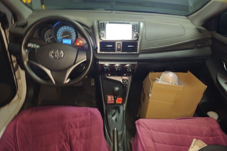 Used Toyota YARiS L Zhi Xuan 2015 1.5E Automatic Charm Edition Center Console