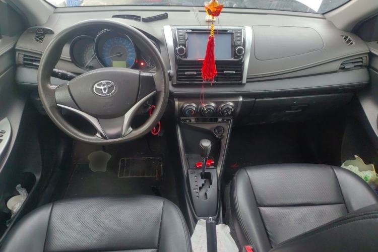 Used Toyota YARiS L Zhi Xuan 2015 1.5E Automatic Charm Edition Center Console