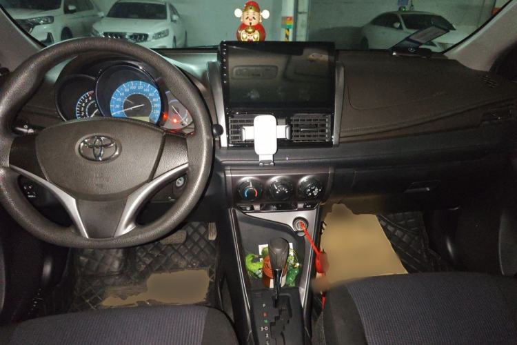 Used Toyota YARiS L Zhi Xuan 2015 1.5E Automatic Charm Edition Center Console