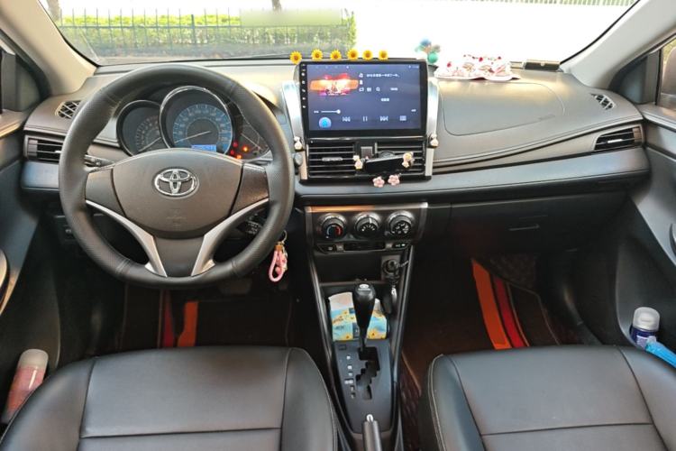 Used Toyota YARiS L Zhi Xuan 2015 1.5E Automatic Charm Edition Center Console