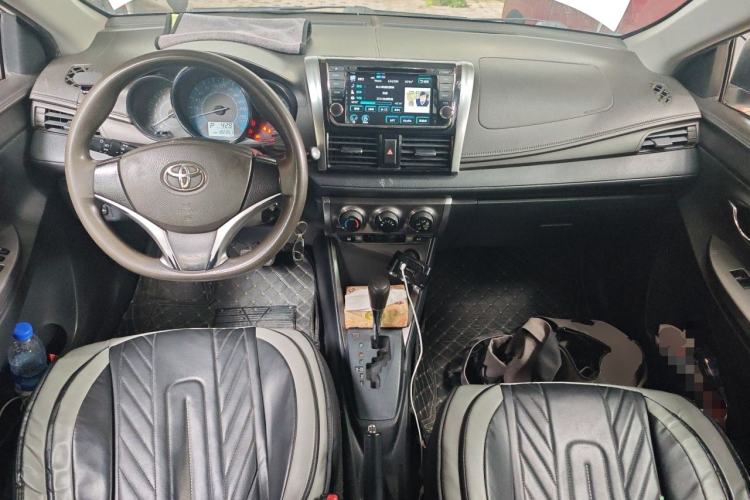 Used Toyota YARiS L Zhi Xuan 2015 1.5E Automatic Charm Edition Center Console