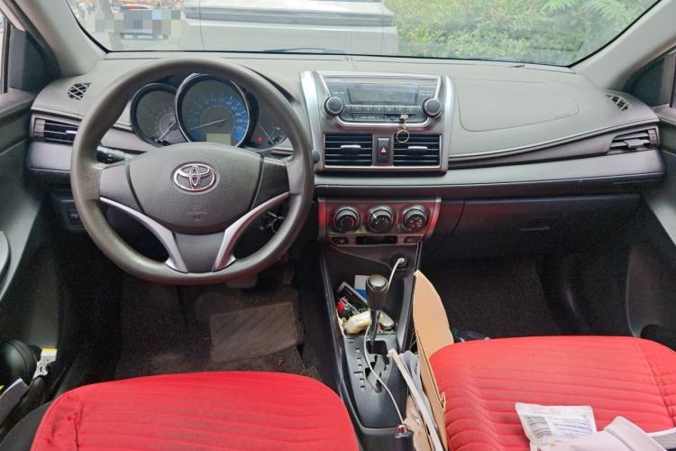 Used Toyota YARiS L Zhi Xuan 2015 1.5E Automatic Charm Edition Center Console