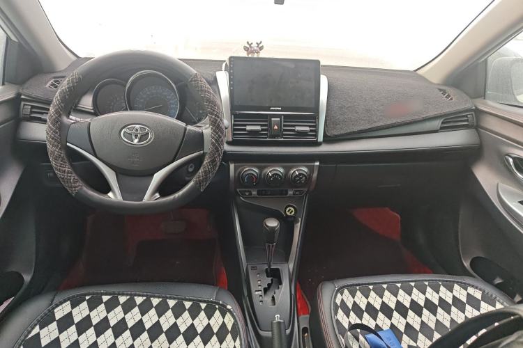 Used Toyota YARiS L Zhi Xuan 2015 1.5E Automatic Charm Edition Center Console