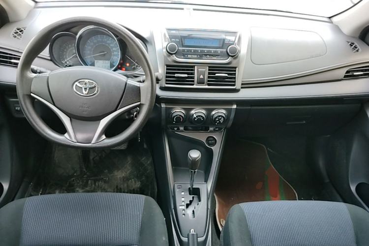 Used Toyota YARiS L Zhi Xuan 2015 1.5E Automatic Charm Edition Center Console