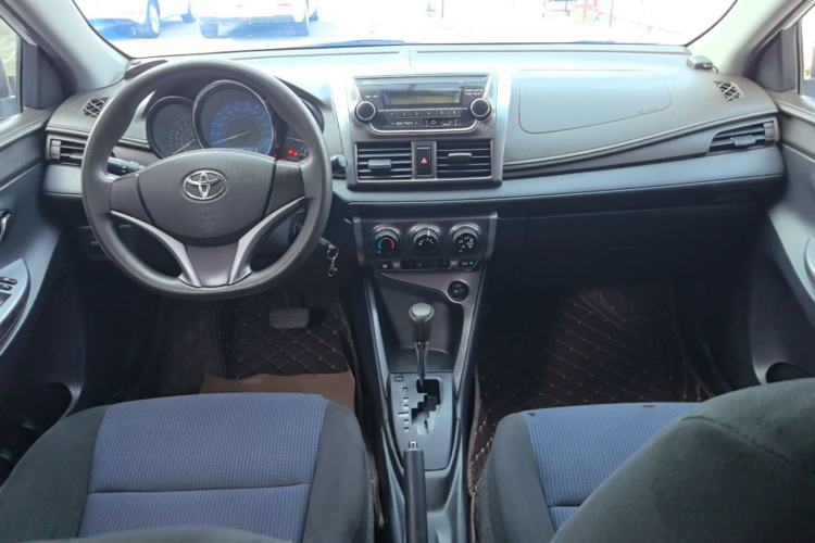 Used Toyota YARiS L Zhi Xuan 2015 1.5E Automatic Charm Edition Center Console