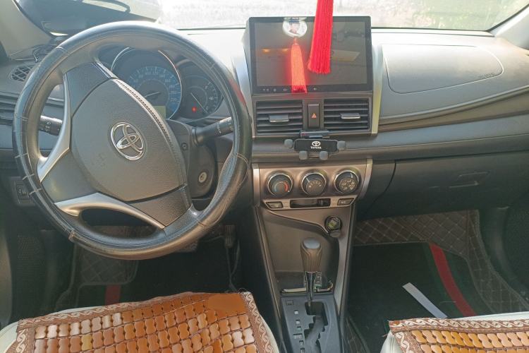 Used Toyota YARiS L Zhi Xuan 2015 1.5E Automatic Charm Edition Center Console