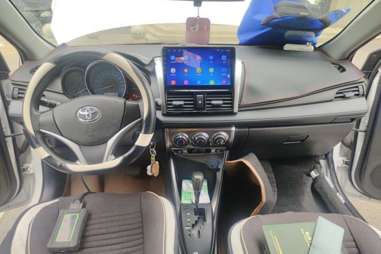 Used Toyota YARiS L Zhi Xuan 2015 1.5E Automatic Charm Edition Center Console