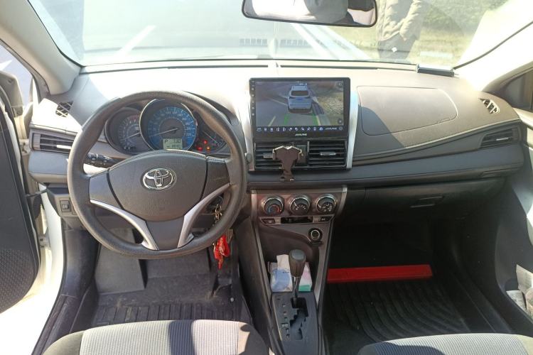 Used Toyota YARiS L Zhi Xuan 2015 1.5E Automatic Charm Edition Center Console