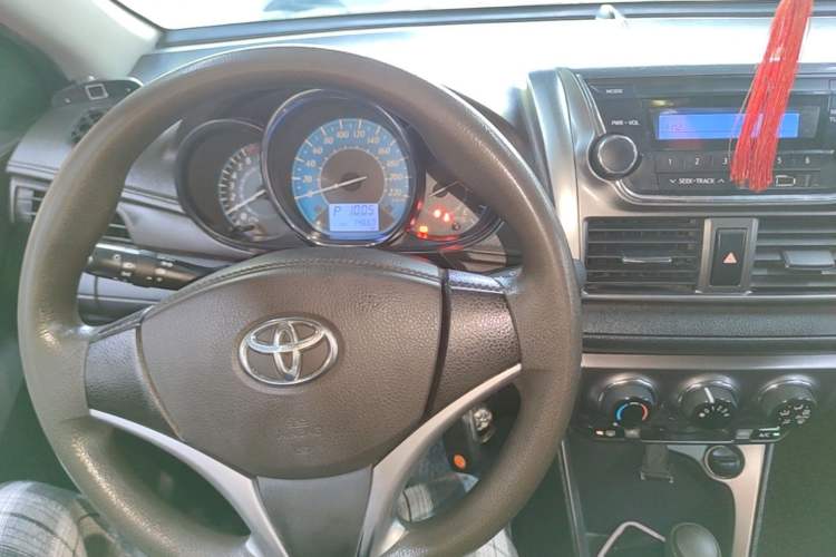 Used Toyota YARiS L Zhi Xuan 2015 1.5E Automatic Charm Edition Center Console