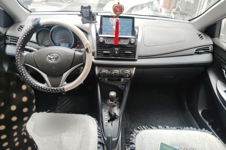 Used Toyota YARiS L Zhi Xuan 2015 1.5E Automatic Charm Edition Center Console