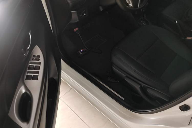 Used Toyota YARiS L Zhi Xuan 2015 1.5E Automatic Charm Edition Driver Seat