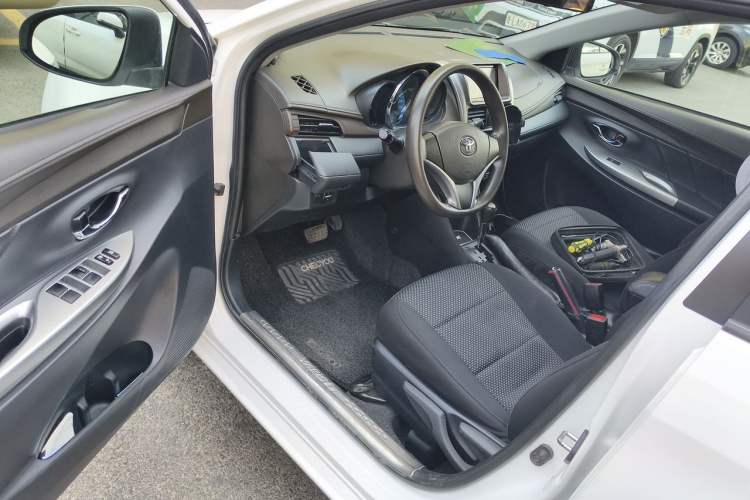 Used Toyota YARiS L Zhi Xuan 2015 1.5E Automatic Charm Edition Driver Seat