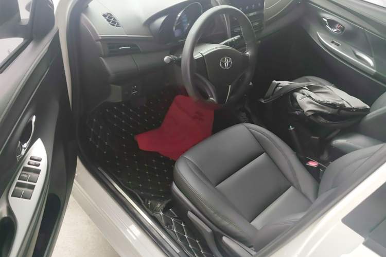 Used Toyota YARiS L Zhi Xuan 2015 1.5E Automatic Charm Edition Driver Seat