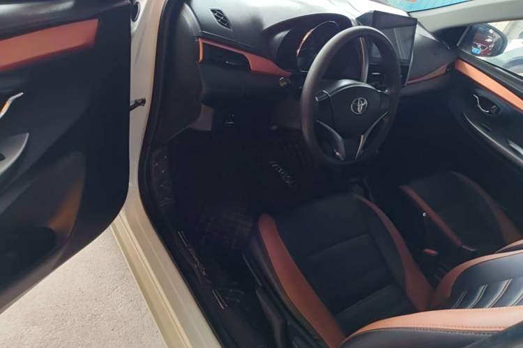 Used Toyota YARiS L Zhi Xuan 2015 1.5E Automatic Charm Edition Driver Seat