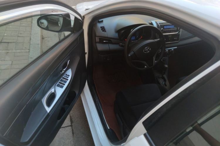 Used Toyota YARiS L Zhi Xuan 2015 1.5E Automatic Charm Edition Driver Seat