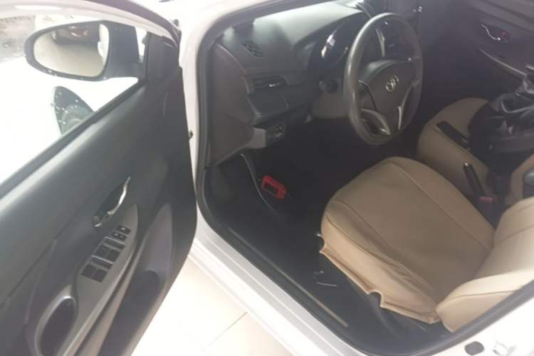 Used Toyota YARiS L Zhi Xuan 2015 1.5E Automatic Charm Edition Driver Seat