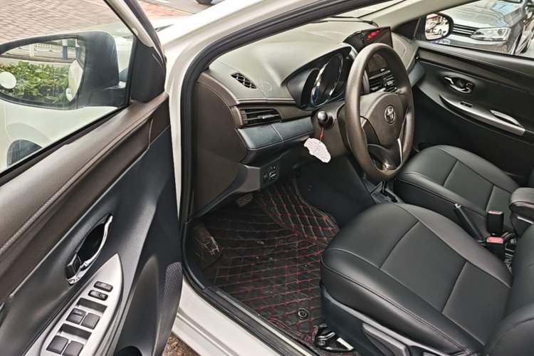 Used Toyota YARiS L Zhi Xuan 2015 1.5E Automatic Charm Edition Driver Seat