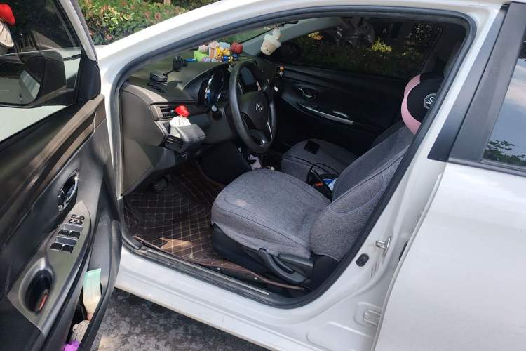Used Toyota YARiS L Zhi Xuan 2015 1.5E Automatic Charm Edition Driver Seat