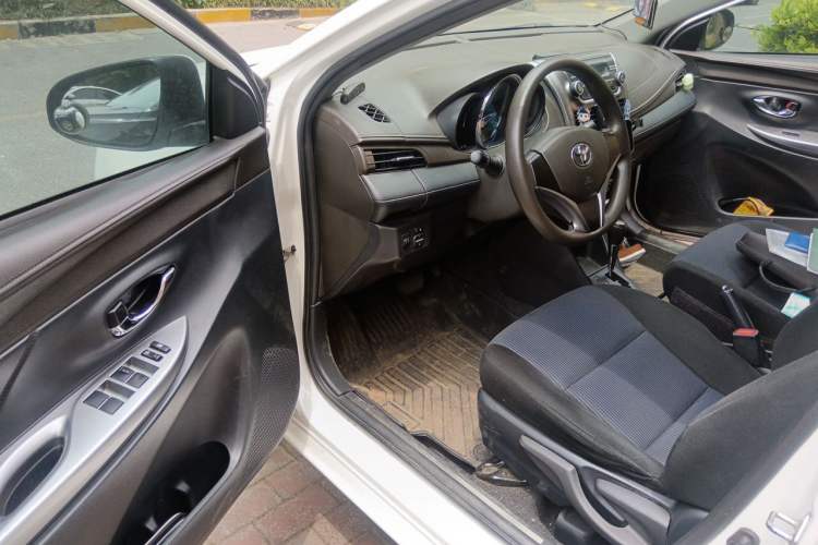 Used Toyota YARiS L Zhi Xuan 2015 1.5E Automatic Charm Edition Driver Seat