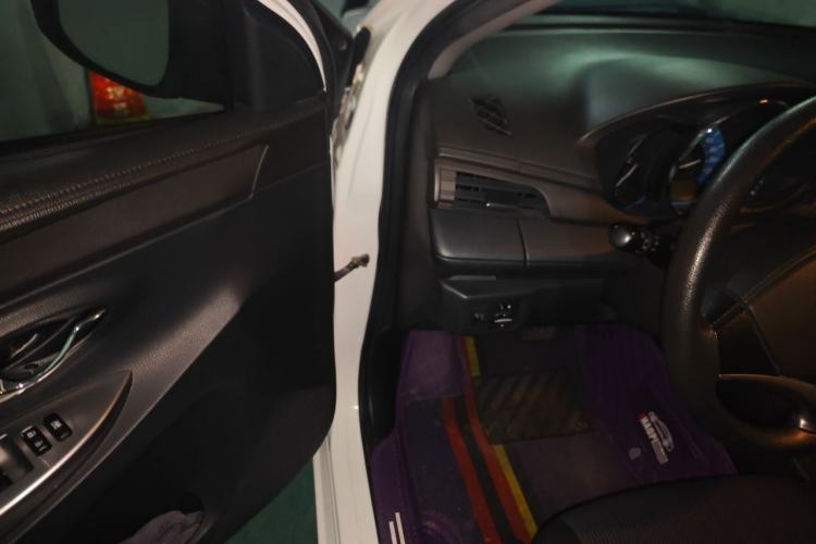 Used Toyota YARiS L Zhi Xuan 2015 1.5E Automatic Charm Edition Driver Seat