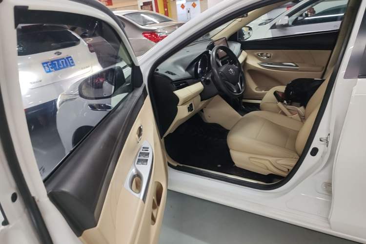 Used Toyota YARiS L Zhi Xuan 2015 1.5E Automatic Charm Edition Driver Seat