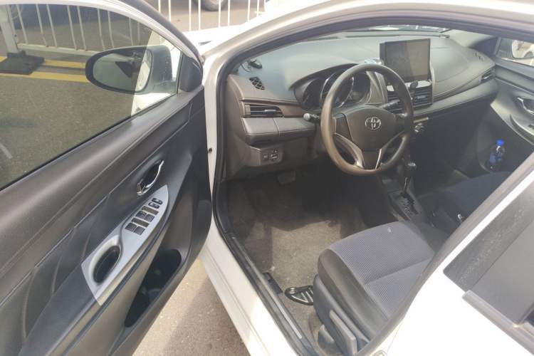 Used Toyota YARiS L Zhi Xuan 2015 1.5E Automatic Charm Edition Driver Seat