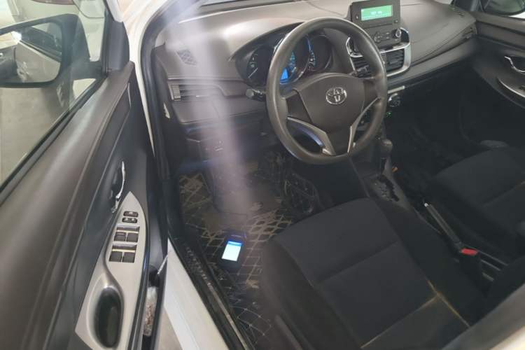 Used Toyota YARiS L Zhi Xuan 2015 1.5E Automatic Charm Edition Driver Seat